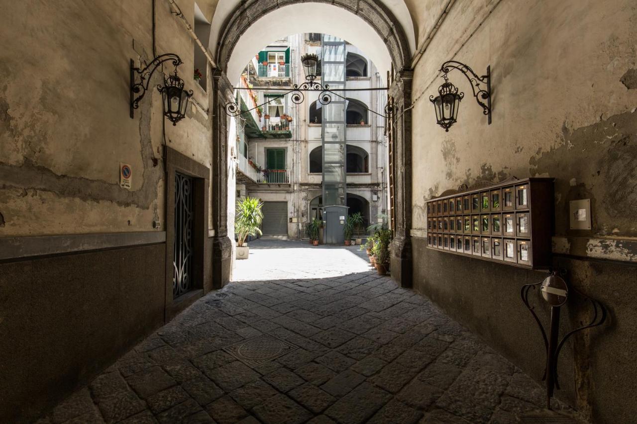 فندق Duetto Al Duomo نابولي المظهر الخارجي الصورة